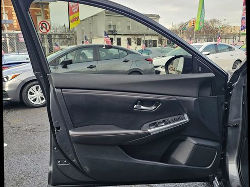 Used 2020 Nissan Sentra SR w/ Lighting Package image 11