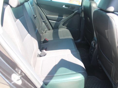 Used 2010 Volkswagen Tiguan SE image 6