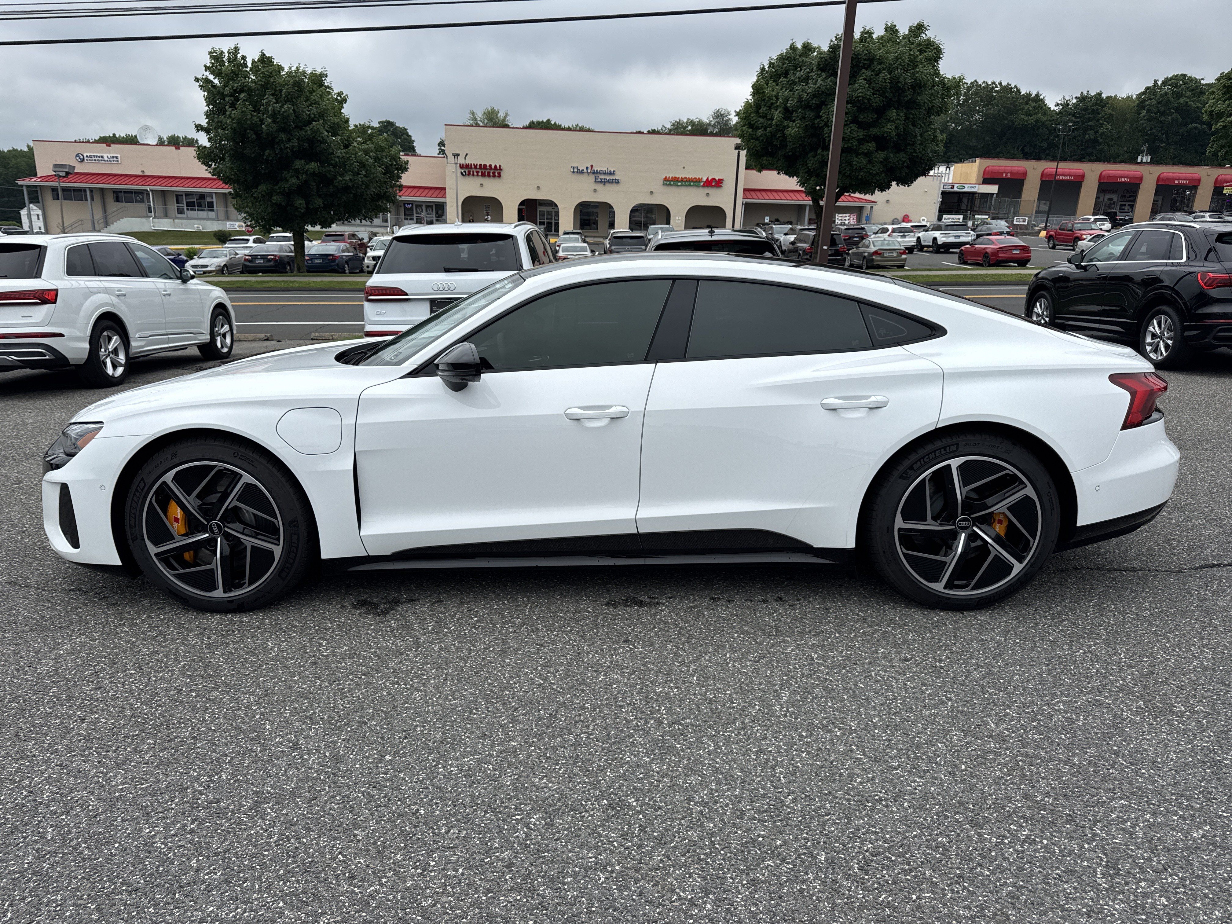 Used 2023 Audi RS e-tron GT w/ Carbon Performance Package AWD/4WD image 4