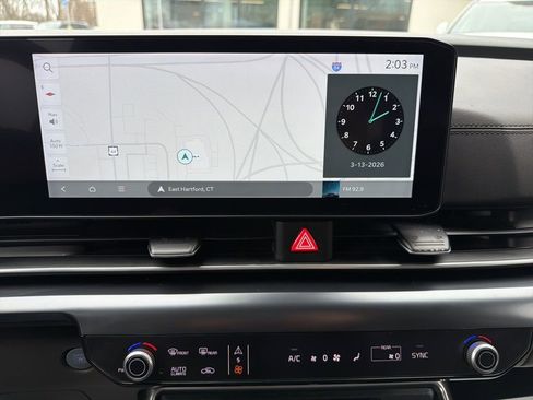 Used 2025 Kia Carnival FWD image 31