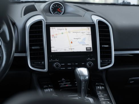 Used 2018 Porsche Cayenne image 12