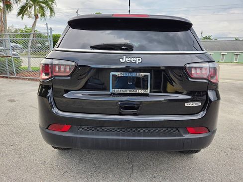 Used 2018 Jeep Compass Latitude FWD image 6