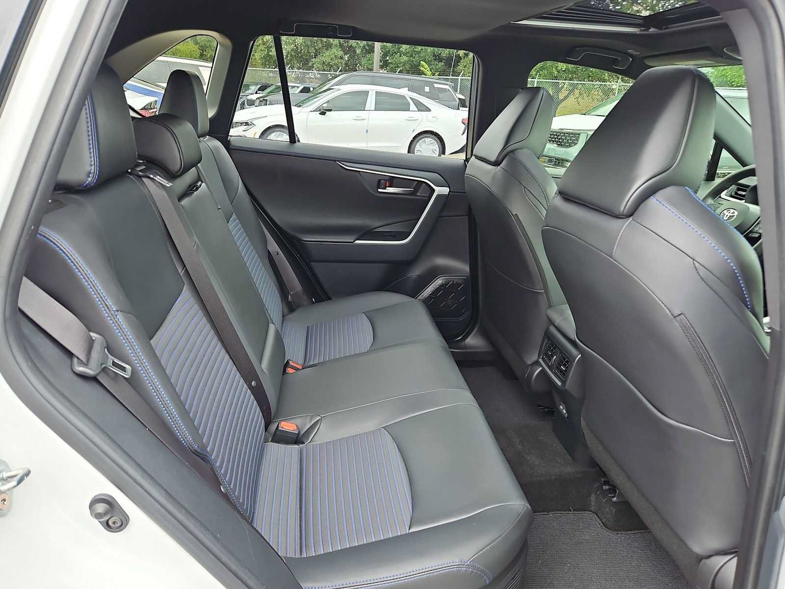 Used 2025 Toyota RAV4 XSE AWD/4WD image 21