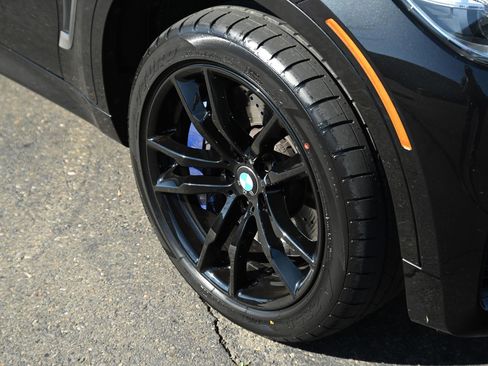 Used 2015 BMW X6 M image 9