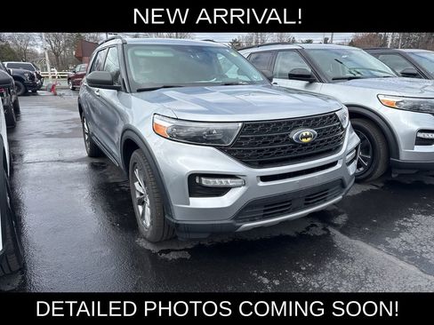 Used 2022 Ford Explorer XLT w/ Equipment Group 202A image 2