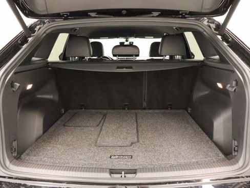 Certified 2020 Volkswagen Atlas Cross Sport SE w/ Towing Package image 19