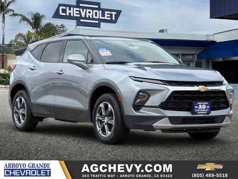 Used 2025 Chevrolet Blazer LT FWD image 1