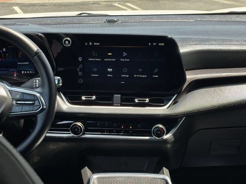 Used 2025 Chevrolet Equinox LT FWD image 17