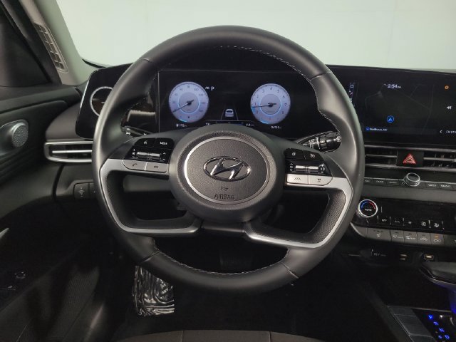 Used 2023 Hyundai Elantra SEL w/ Convenience Package FWD image 22
