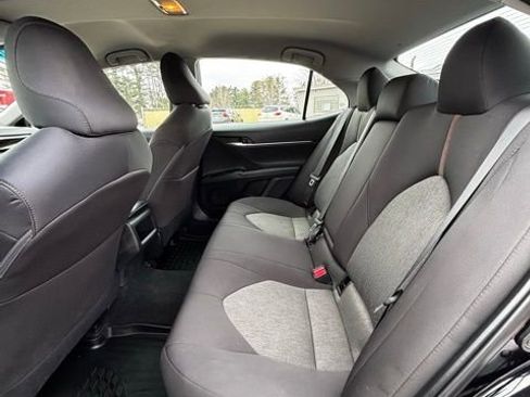 Used 2018 Toyota Camry LE image 11