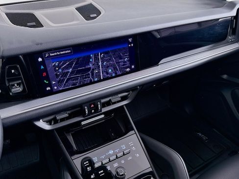 Used 2024 Porsche Cayenne image 19