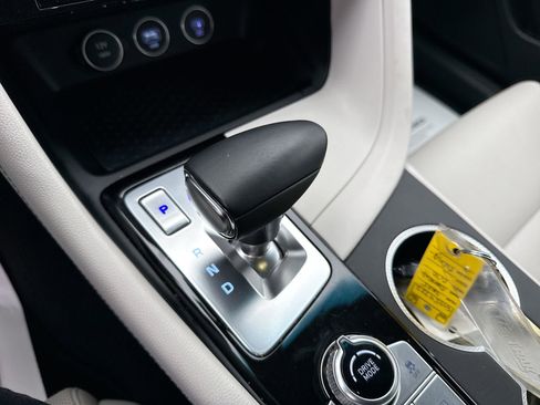 Used 2025 Genesis G70 2.5T image 15