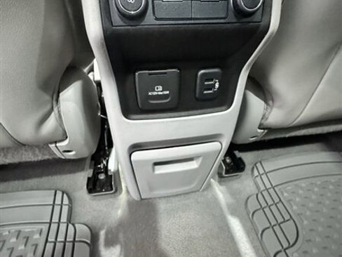 Used 2017 GMC Acadia SLT AWD/4WD image 10