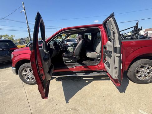 Used 2015 Ford F150 XLT w/ Equipment Group 302A Luxury AWD/4WD image 12
