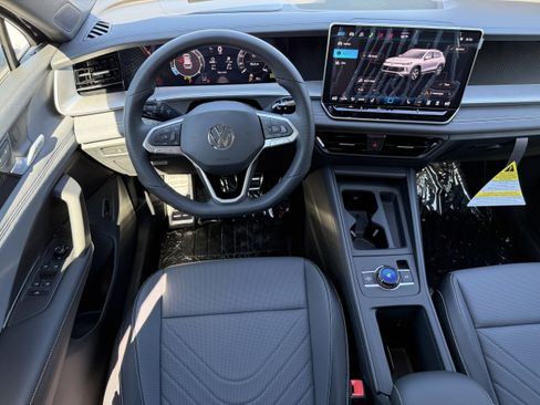 New 2026 Volkswagen Tiguan SE R-Line image 13
