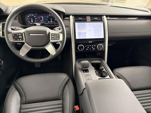 New 2026 Land Rover Discovery S image 9