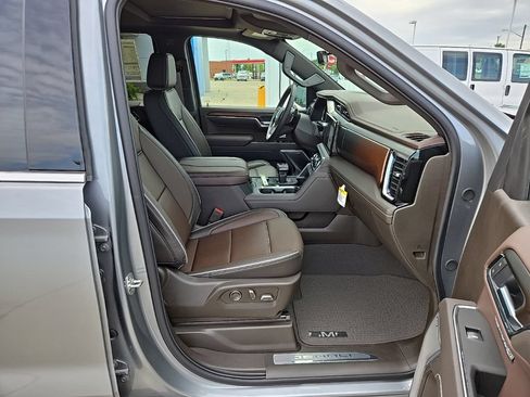 Used 2026 GMC Sierra 1500 Denali w/ Denali Reserve Package AWD/4WD image 11