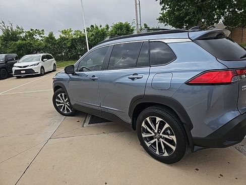 Used 2025 Toyota Corolla Cross XLE w/ Convenience Package image 4