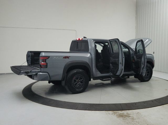 Used 2025 Nissan Frontier PRO-4X AWD/4WD image 15