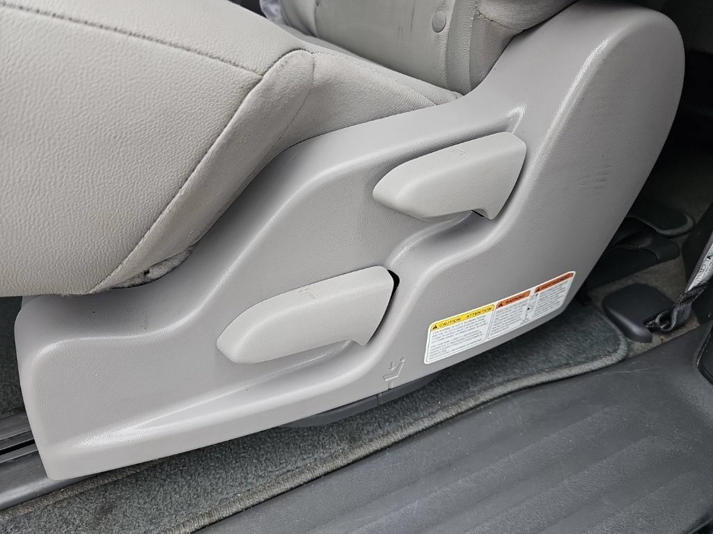 Used 2018 Toyota Sienna XLE w/ XLE Navigation Package FWD image 30