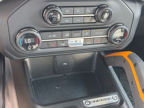 Used 2023 Ford Bronco Badlands w/ Sasquatch Package AWD/4WD image 12