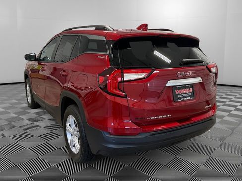 Used 2024 GMC Terrain SLE w/ Driver Convenience Package image 5