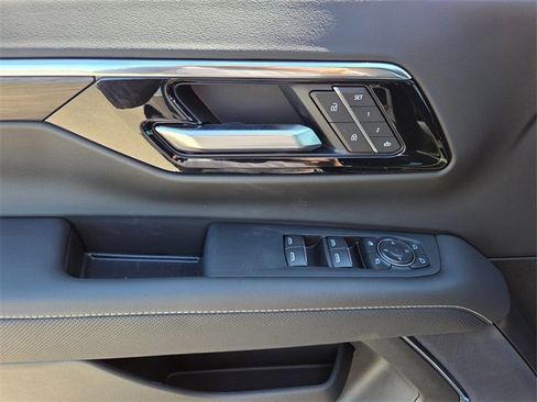 New 2025 Chevrolet Suburban Premier image 10