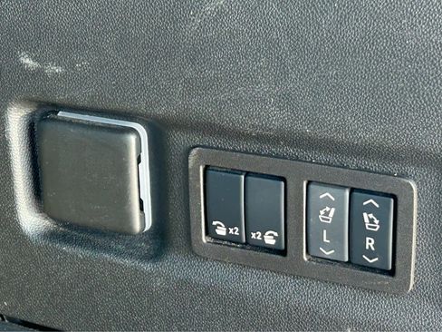 Used 2025 GMC Yukon XL Denali Ultimate w/ LPO, Floor Liner Package AWD/4WD image 10