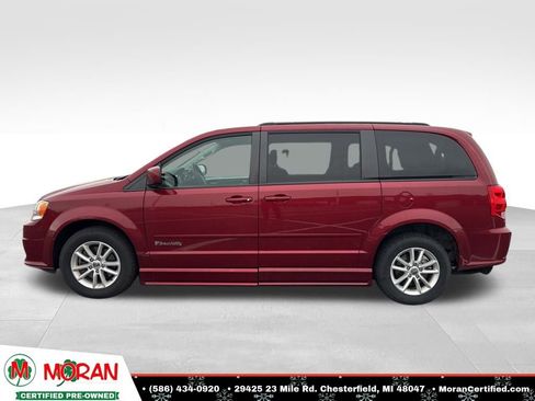 Used 2015 Dodge Grand Caravan SXT image 2