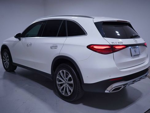 Used 2024 Mercedes-Benz GLC 300 4MATIC image 3