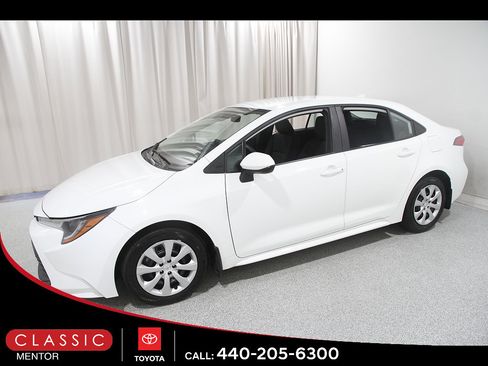 Certified 2024 Toyota Corolla LE FWD image 3