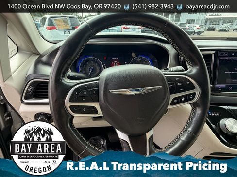Used 2021 Chrysler Pacifica Touring-L FWD image 20
