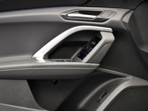 Used 2025 Audi Q5 Premium w/ Convenience Package image 32