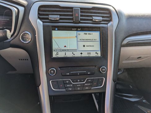 Used 2017 Ford Fusion SE w/ Fusion SE Technology Package image 22