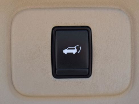 Used 2019 Nissan Pathfinder SL FWD image 19