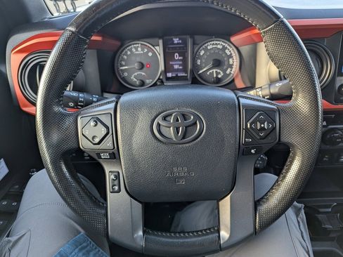 Used 2016 Toyota Tacoma TRD Off-Road image 23