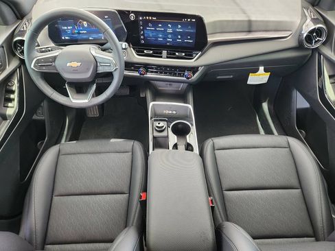 New 2026 Chevrolet Equinox LT w/ Convenience Package II FWD image 17