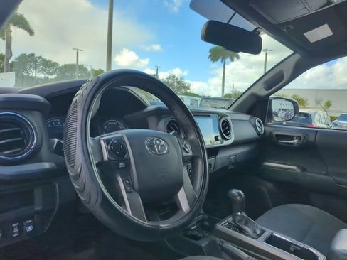 Used 2017 Toyota Tacoma TRD Sport w/ Tow Package (A/T) image 5