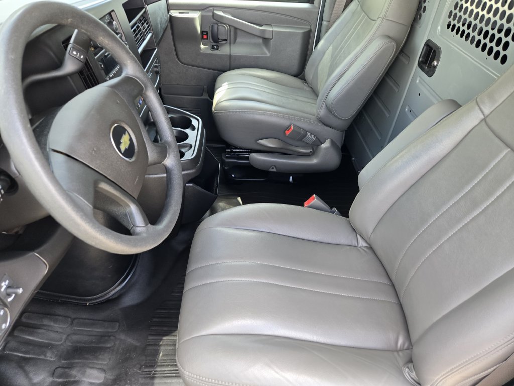 Used 2024 Chevrolet Express 3500 Extended RWD image 13