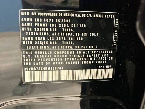 Used 2024 Volkswagen Tiguan SE w/ Panoramic Sunroof Package image 29