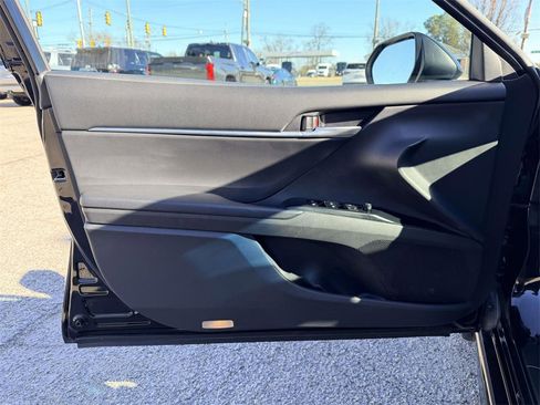 Certified 2019 Toyota Camry SE image 17