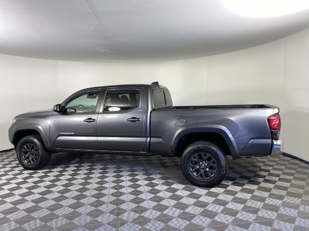 Used 2022 Toyota Tacoma SR5 AWD/4WD image 5
