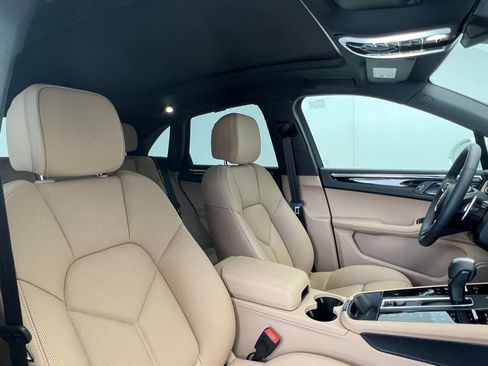 Used 2025 Porsche Macan image 18