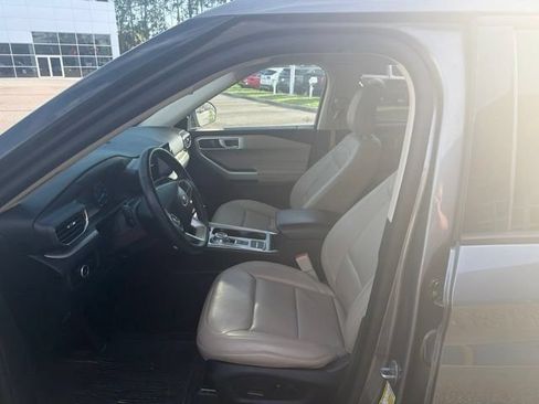Used 2023 Ford Explorer XLT w/ Equipment Group 202A RWD image 14