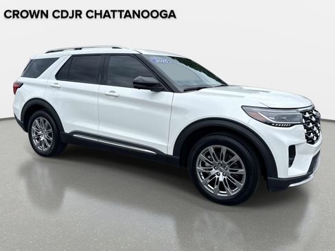 Used 2025 Ford Explorer Platinum RWD image 2