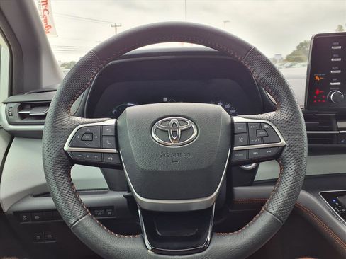 Used 2023 Toyota Sienna XSE image 21