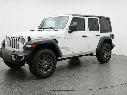 Used 2025 Jeep Wrangler Sport S image 3