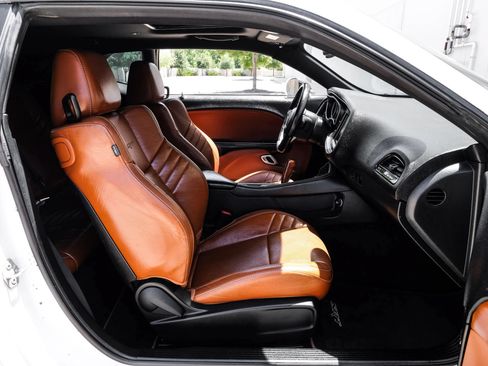 Used 2016 Dodge Challenger SRT w/ Technology Group RWD image 40