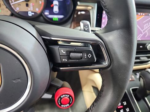 Certified 2025 Porsche Macan GTS AWD/4WD image 23