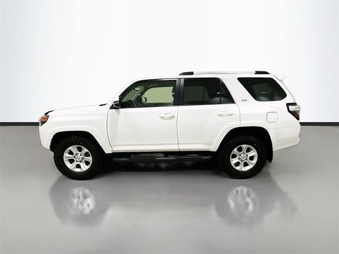 Used 2022 Toyota 4Runner SR5 Premium image 4
